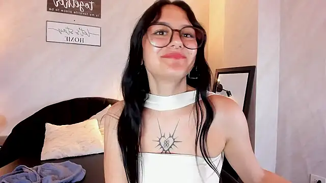 NiccolleHall's cam snapshot