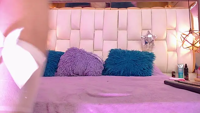 Foxxy_Doll live sex cam