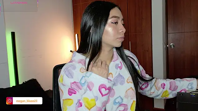 megan_bluee23's cam snapshot