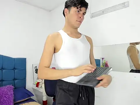 Aaron_Foxxx live sex cam