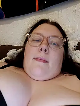 Sexycurvyemilyy live sex cam
