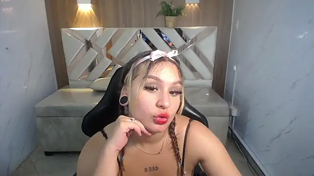 Clhoe_b's cam snapshot