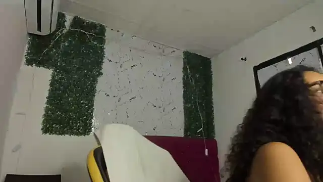 emily_stars1's cam snapshot