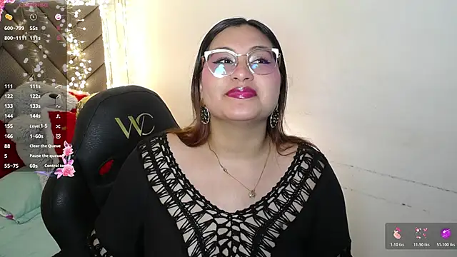 heluejamil's cam snapshot