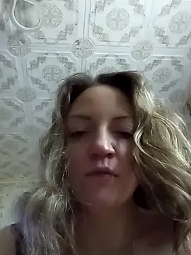 KattyLuuu's cam snapshot