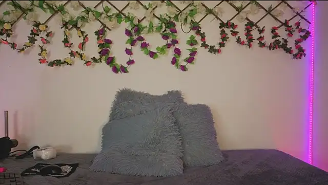 Lolarosesxs's cam snapshot