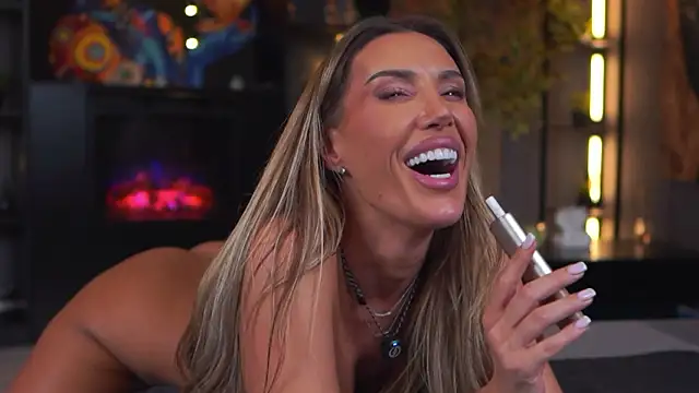 Evelyn_Evyyy's cam snapshot