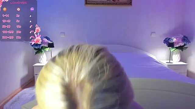 Julie_Blaze's cam snapshot