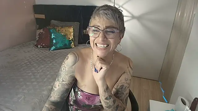 Charlotte__Gray's cam snapshot