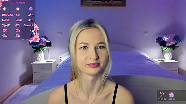 Julie_Blaze's cam snapshot