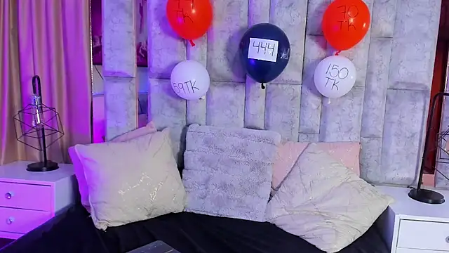 thyara_noa's cam snapshot