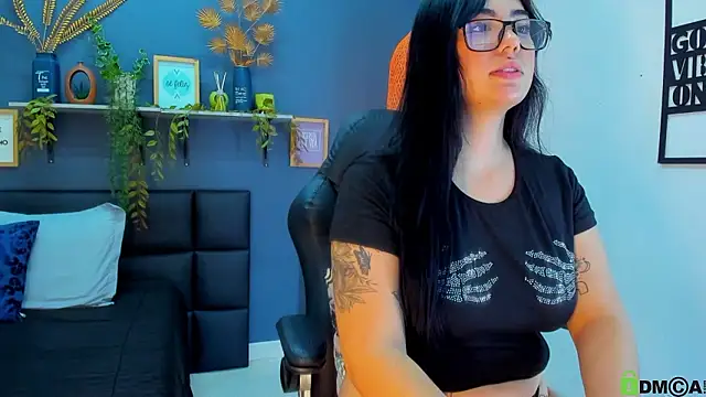 eliza_pink24's cam snapshot