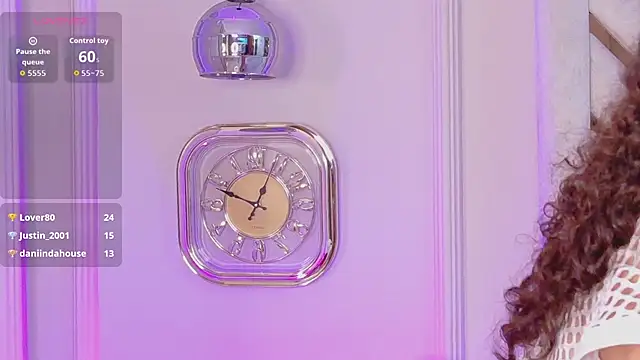 Suzie-Bingham live sex cam