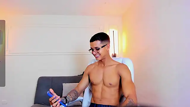 Paradise_boy_s live sex cam