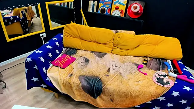 FlirtyMary live sex cam