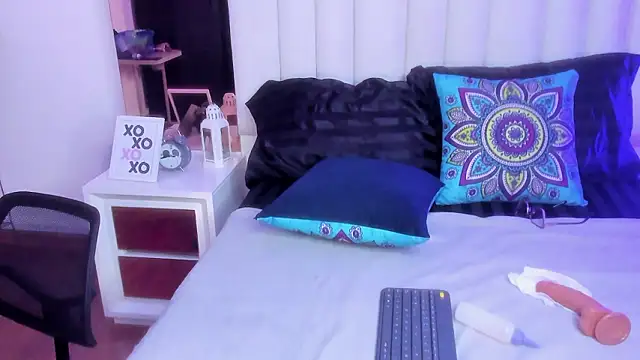 Mara_Wolf01's cam snapshot