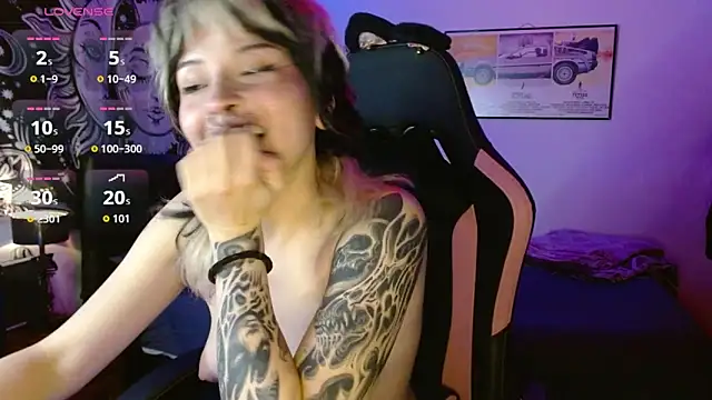 neena_nyx_'s cam snapshot