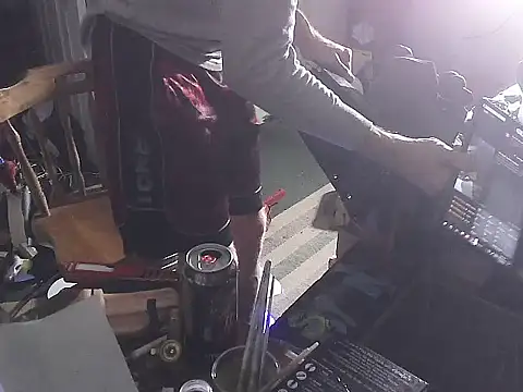 Bi_curious86 live sex cam