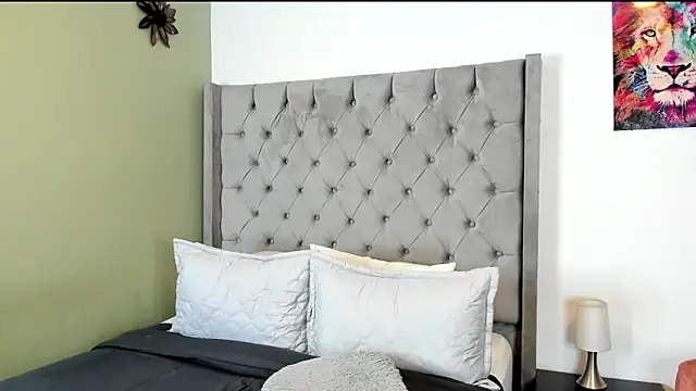 ariannaThompsons live sex cam