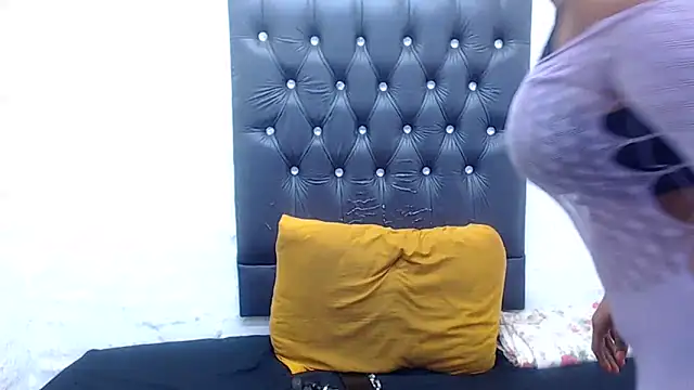 AUGUSTBLOOMxx's cam snapshot