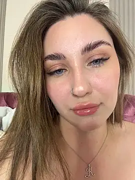 KiraBarlows live sex cam