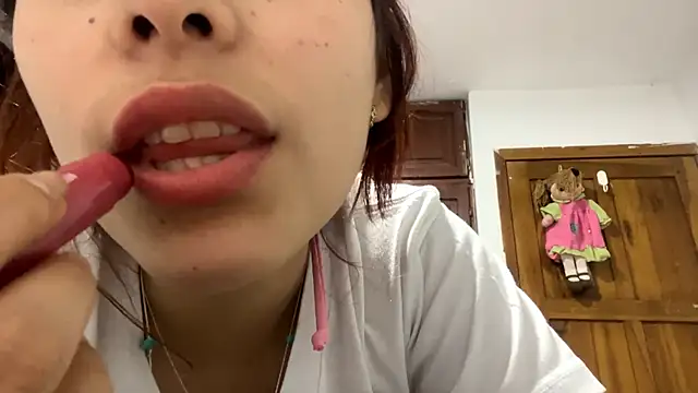 AlvertaCong's cam snapshot