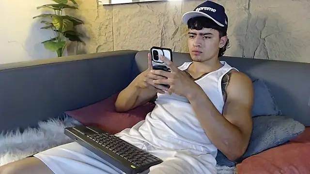 elliot_colton's cam snapshot