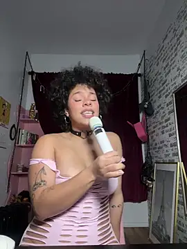 PrettyLittleProblem's cam snapshot