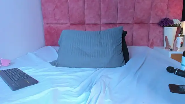 kittyy_milk_001's cam snapshot