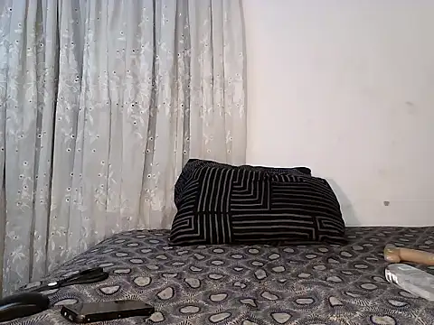 MinnieBee101's cam snapshot