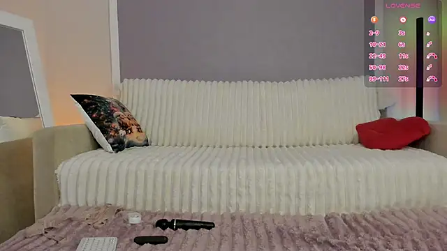 Monika-peach's cam snapshot