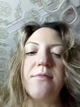 KattyLuuu's cam snapshot