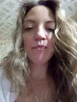 KattyLuuu's cam snapshot