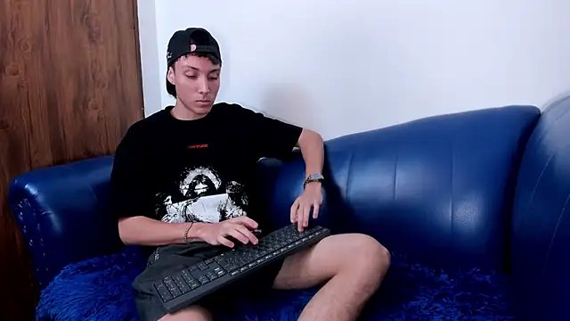 LittleDanny_'s cam snapshot