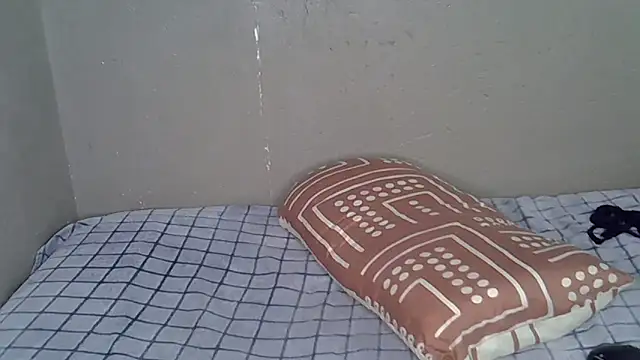 Bellabootie's cam snapshot