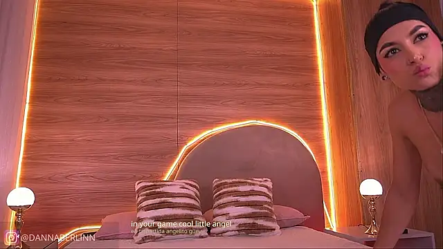 danna_berlin_'s cam snapshot