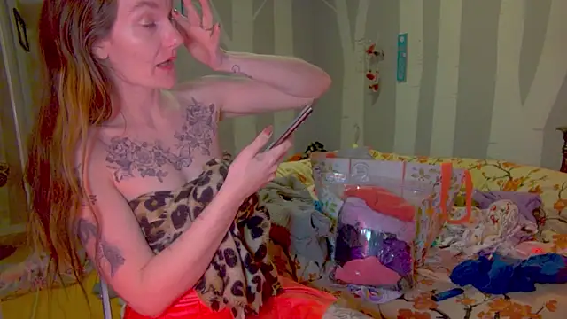 YourFavCanadianMILF's cam snapshot