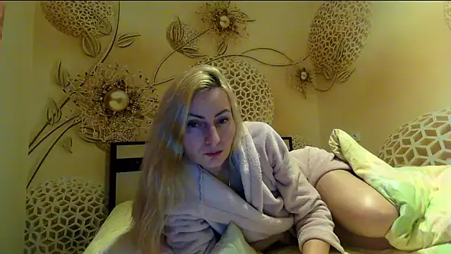 Yourrealgirl's cam snapshot