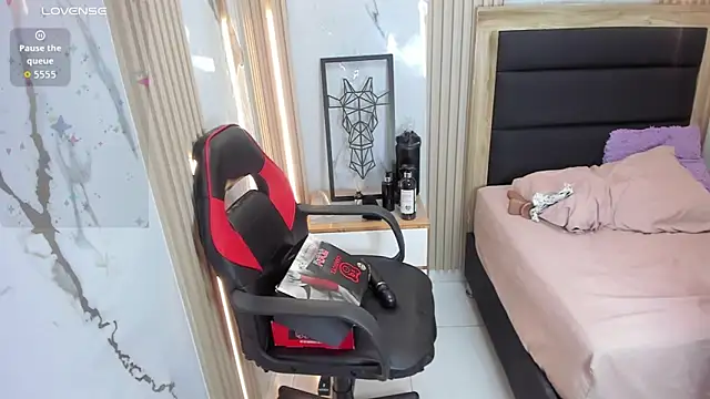 lizziemontana2's cam snapshot