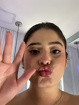 AlannaFoxx live sex cam