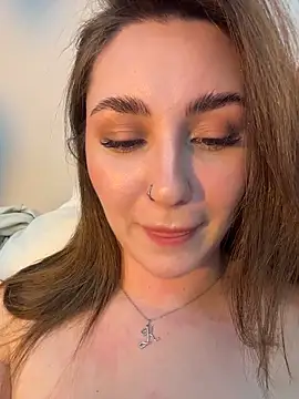 KiraBarlows live sex cam