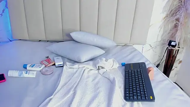 mia_serena_'s cam snapshot