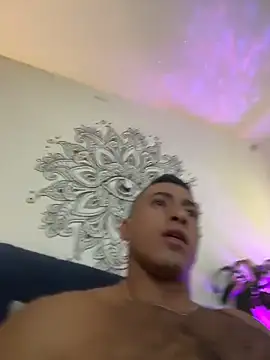 aaroncolombia live sex cam