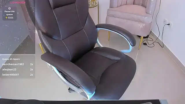 thiara_scarlet_'s cam snapshot