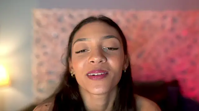 lupeebony's cam snapshot