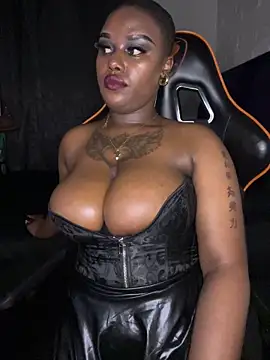 QUEEN_NOBUHLE_FEMDOM_777's cam snapshot