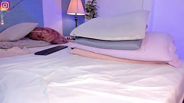 Voluptupus-girl's cam snapshot