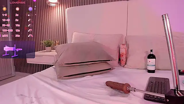 annie_clarkson's cam snapshot