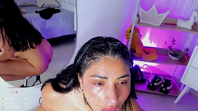 Emilybta's cam snapshot