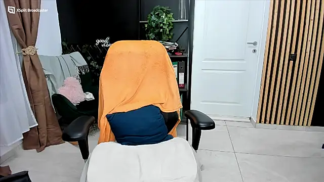 fireflowers_'s cam snapshot